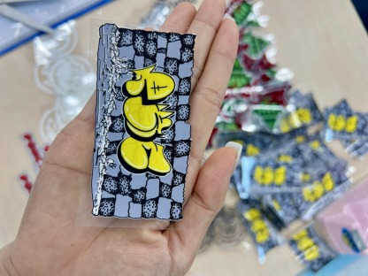 งานพิมพ์มีความทนทานต่อการขีดข่วน  - ร้านป้ายลาดปลาเค้า - เซียนป้าย 